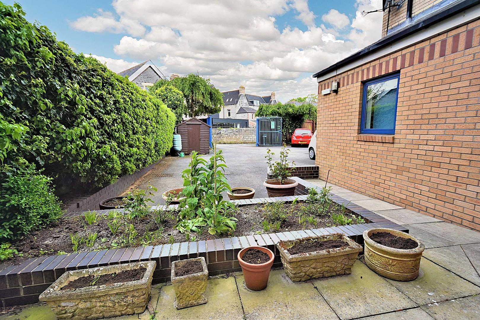 Flat 8 Penarth House, 26 Stanwell Road, Penarth, CF64 2EY